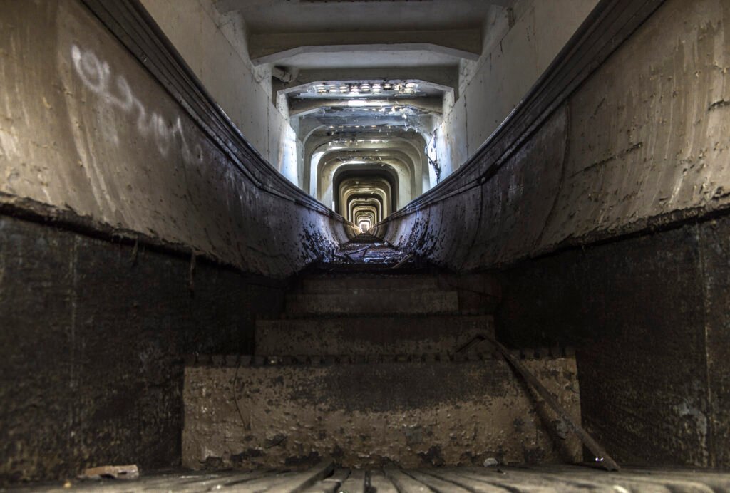 Cage d'escalier explorée en urbex au Havre — Vertiges Havrais